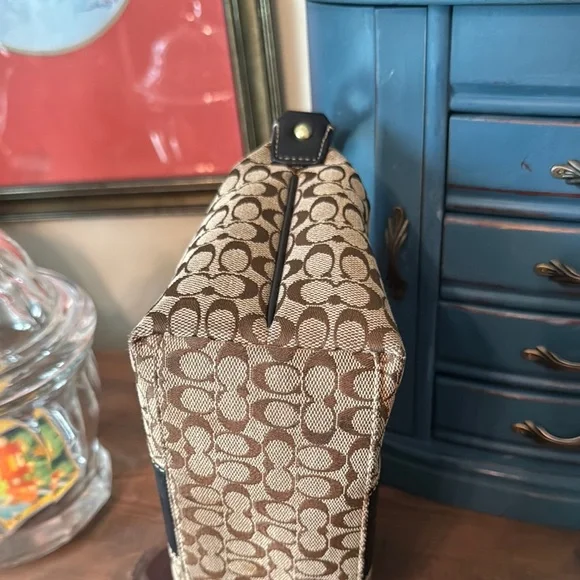 ๐๐ป๐๐คCoach Brown and tan mini Bag with Signature - Picture 3 of 15